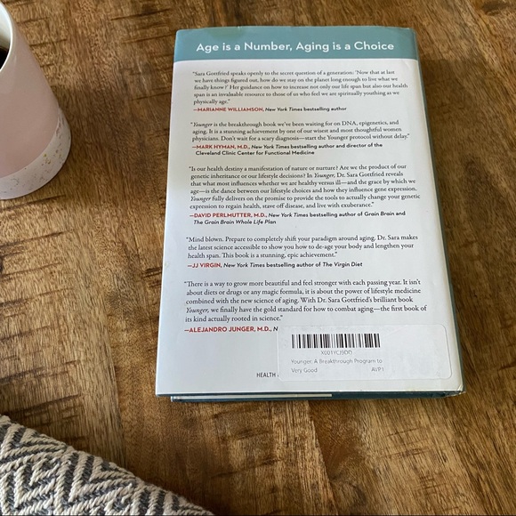 Younger - Hardcover book by Dr. Sara Gottfried - Picture 6 of 10